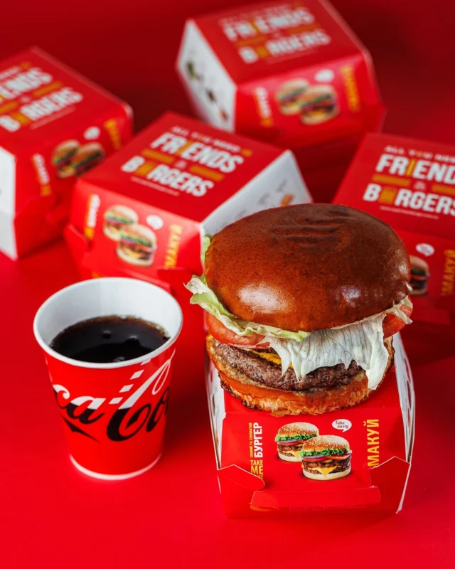 Ідеальне комбо для ідеального дня! 🍔

Соковитий бургер та прохолодна кока-кола — те, що треба, щоб отримати максимум смаку та задоволення! Завітай до нас або замов доставку, і твій день точно стане кращим! 😎