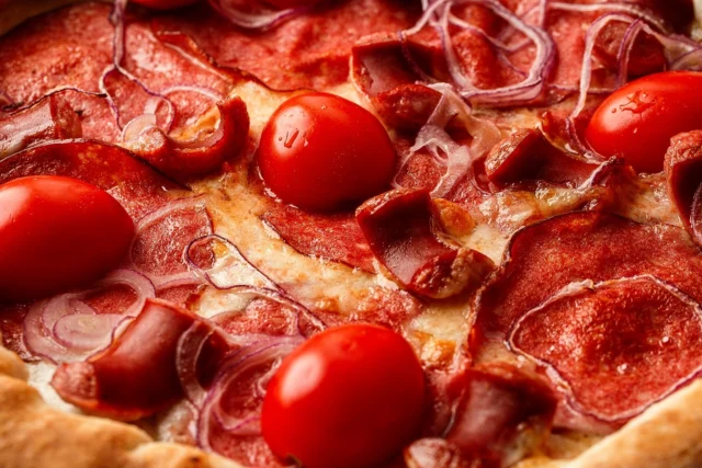 Соковита піца та смачні бургери — прямо до твоїх дверей! 🍕🍔

Замовляй доставку з Royal Borger: швидко, гаряче та неймовірно смачно. Не стримуйся — спробуй!